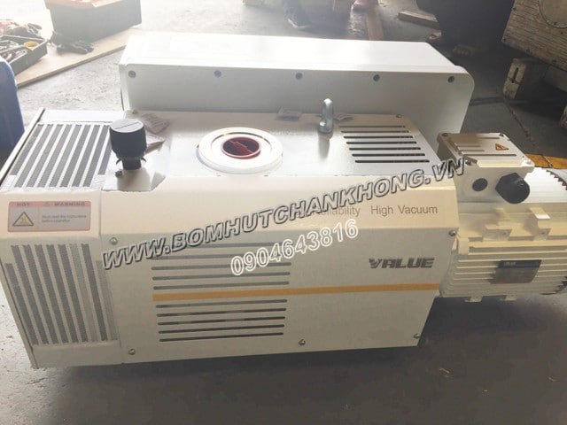 anh mat tren cua om hut chan khong vong dau value vsv300