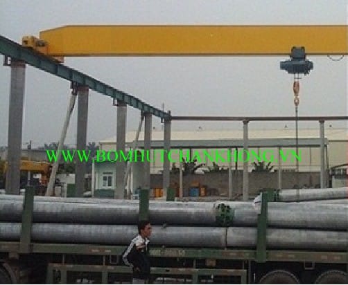 bom hut chan khong di chuyen cot dien