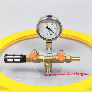 dong ho do chan khong gan tren nap noi