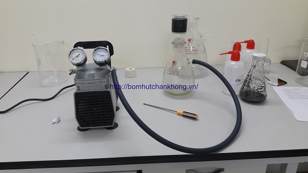 Khởi động bơm hút chân không sau khi test
