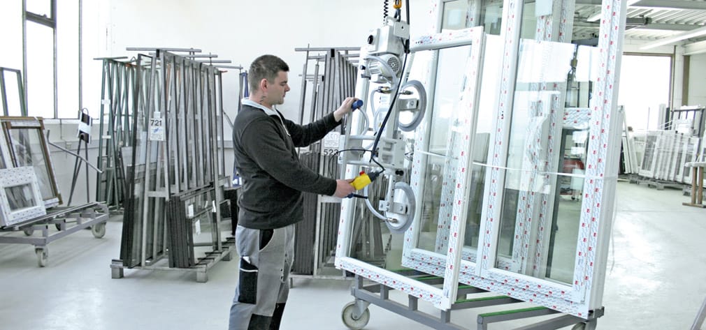 Ứng dụng bơm hút chân không vẫn chuyển kính thủy tinh và kính xây dựng