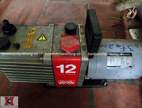 bom hut chan khong vong dau edward cu