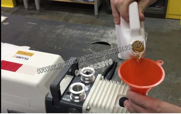 cách thay dầu cho máy bơm chân không nhanh chóng và đơn giản