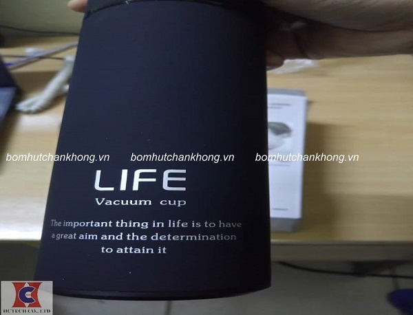 Ứng Dụng Bơm Hút Chân Không Trong Sản Xuất Bình Giữ Nhiệt