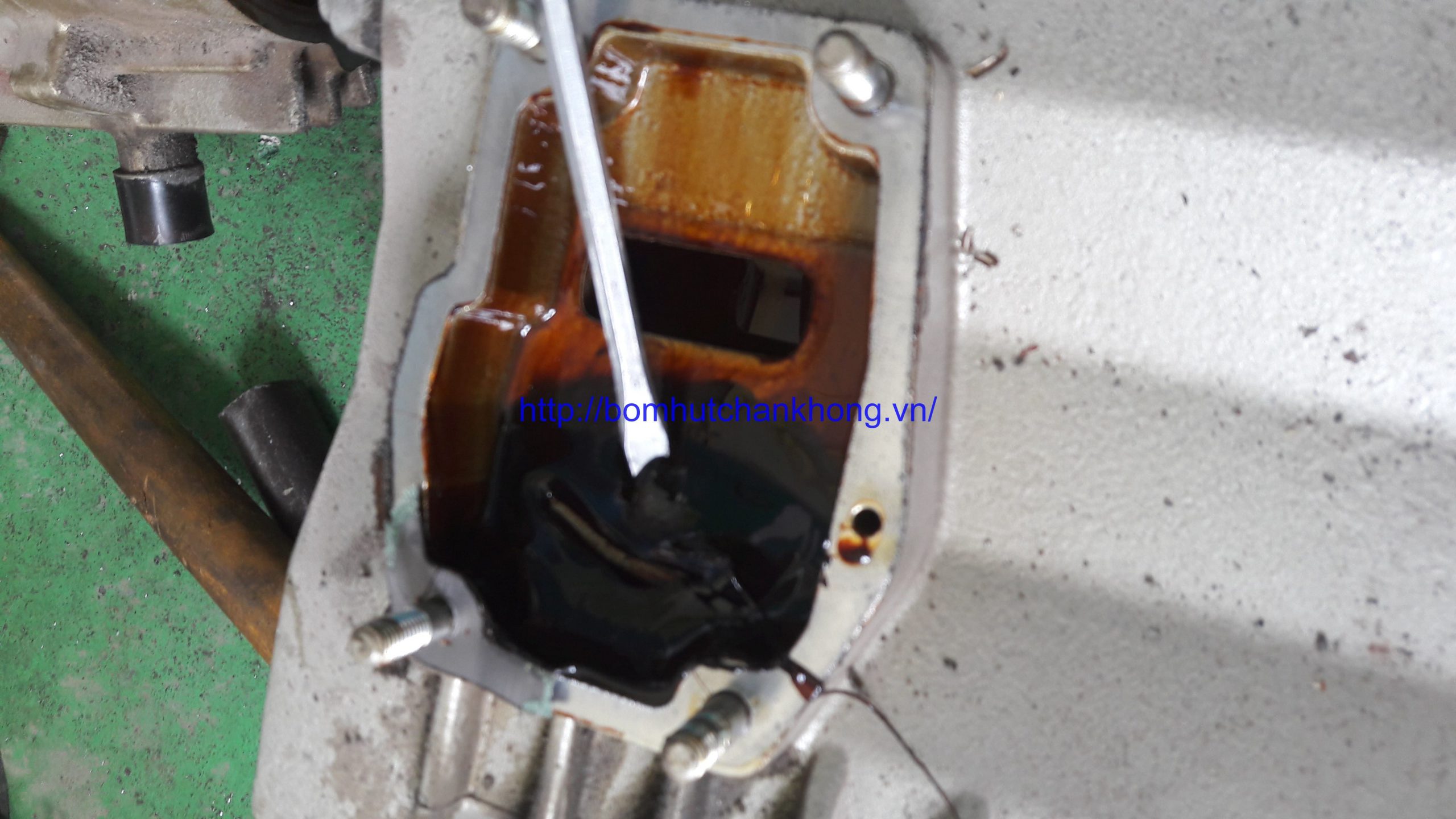 dau bom hut chan khong dung bao lau