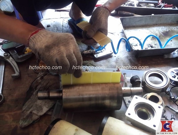 thay canh gat composite cho bom hut chan khong vong dau