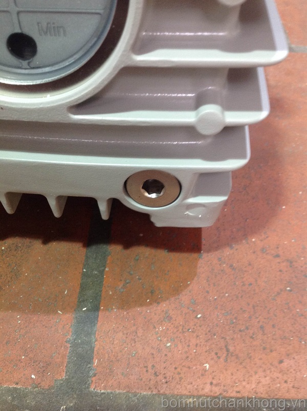 Mắt thăm dầu của bơm giúp kiểm soát lượng dầu chân không hiệu quả