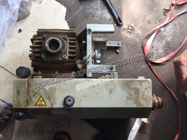 Sửa bơm chân không vòng dầu Rietschle VC100 bị hỏng