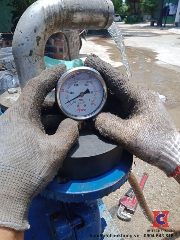 Đo lường áp suất chân không cho bơm sau sửa chữa