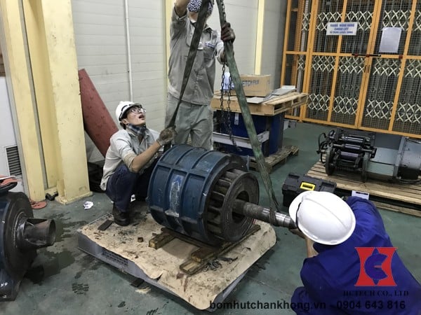 HCTECH sửa chữa bơm chân không vòng nước cho khách hàng