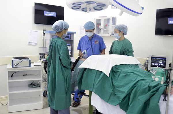 ung dung bom chan khong trong y te