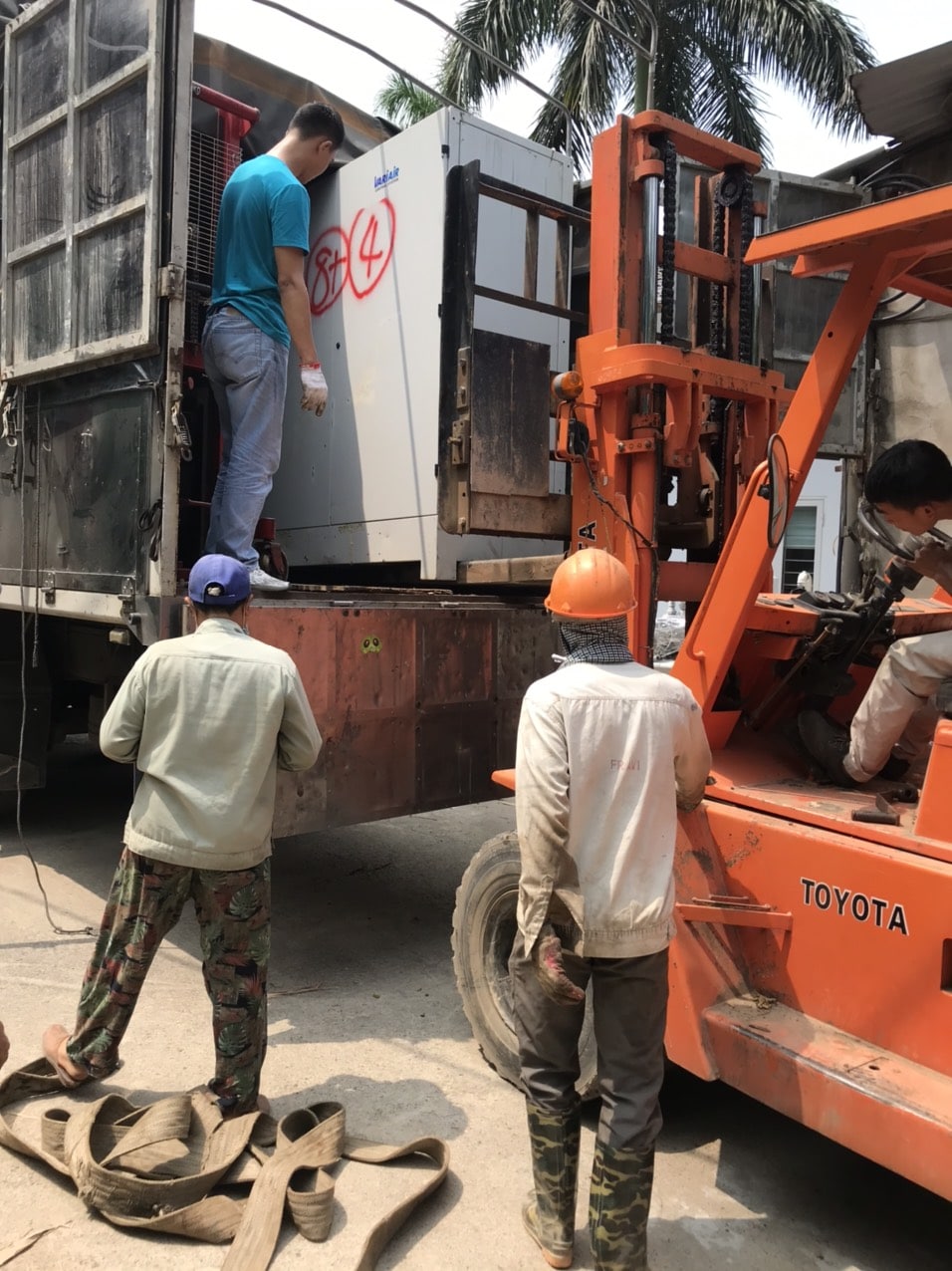 bom hut chan khong cu