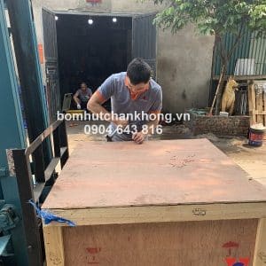 Kỹ thuật HCTECH kiểm tra thùng bơm