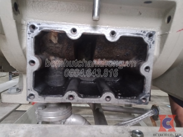 Dị vật trong buồng bơm gây ra tiếng ồn cho máy chạy