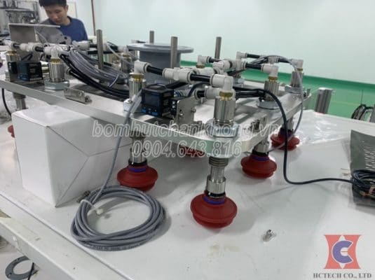 Bơm hút chân không khô Gast được lựa chọn cho dây chuyển sản xuất tự động