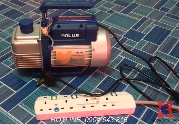 Cắm điện để sử dụng bơm chân không vòng dầu Value