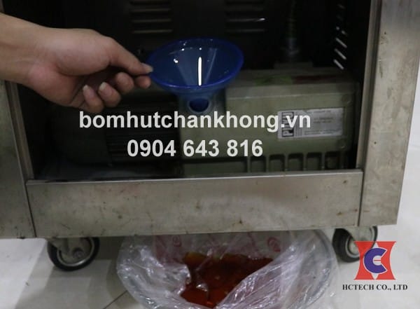 Thay nhớt dùng cho máy hút chân không công nghiệp