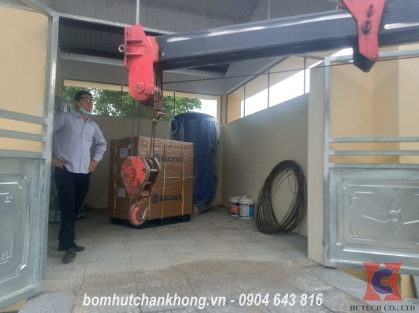 Dùng thiết bị chuyên dụng để vận chuyển bơm