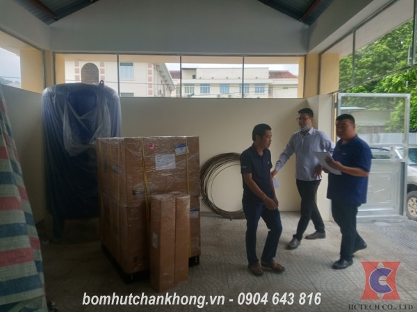 Bàn giao kỹ thuật và giấy tờ cho khách hàng