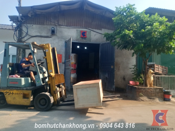Vận chuyển bơm chân không vào kho