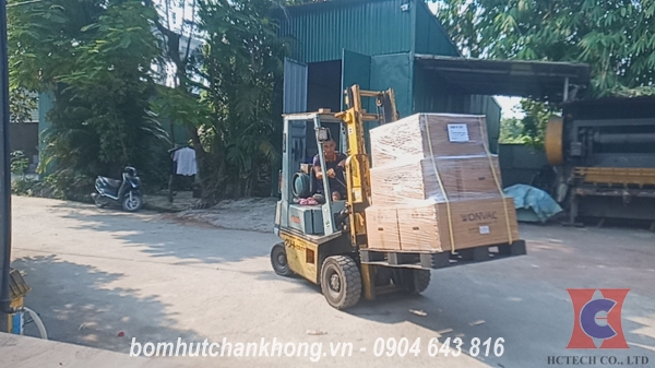 Bơm chân không vận chuyển vào kho