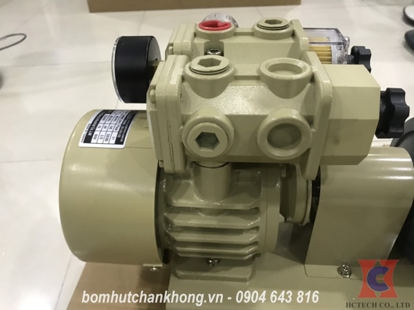 Cổng hút và cổn xả của bơm chân không Vacutronics