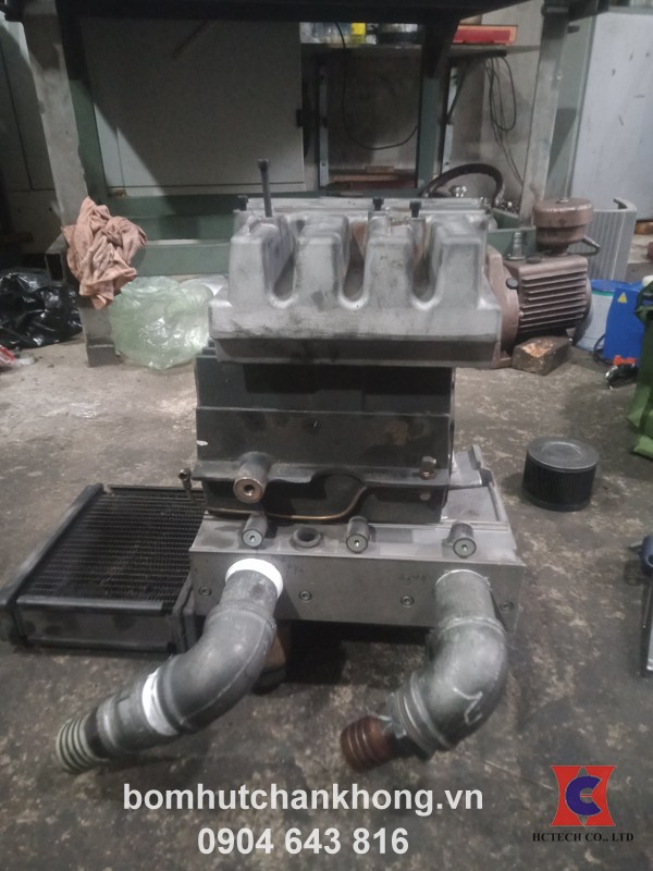 Tháo bơm ra để kiểm tra và vệ sinh