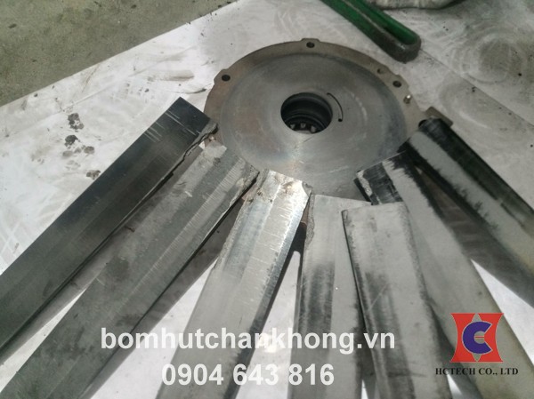 Thay thế cánh gạt cho máy bơm chân không