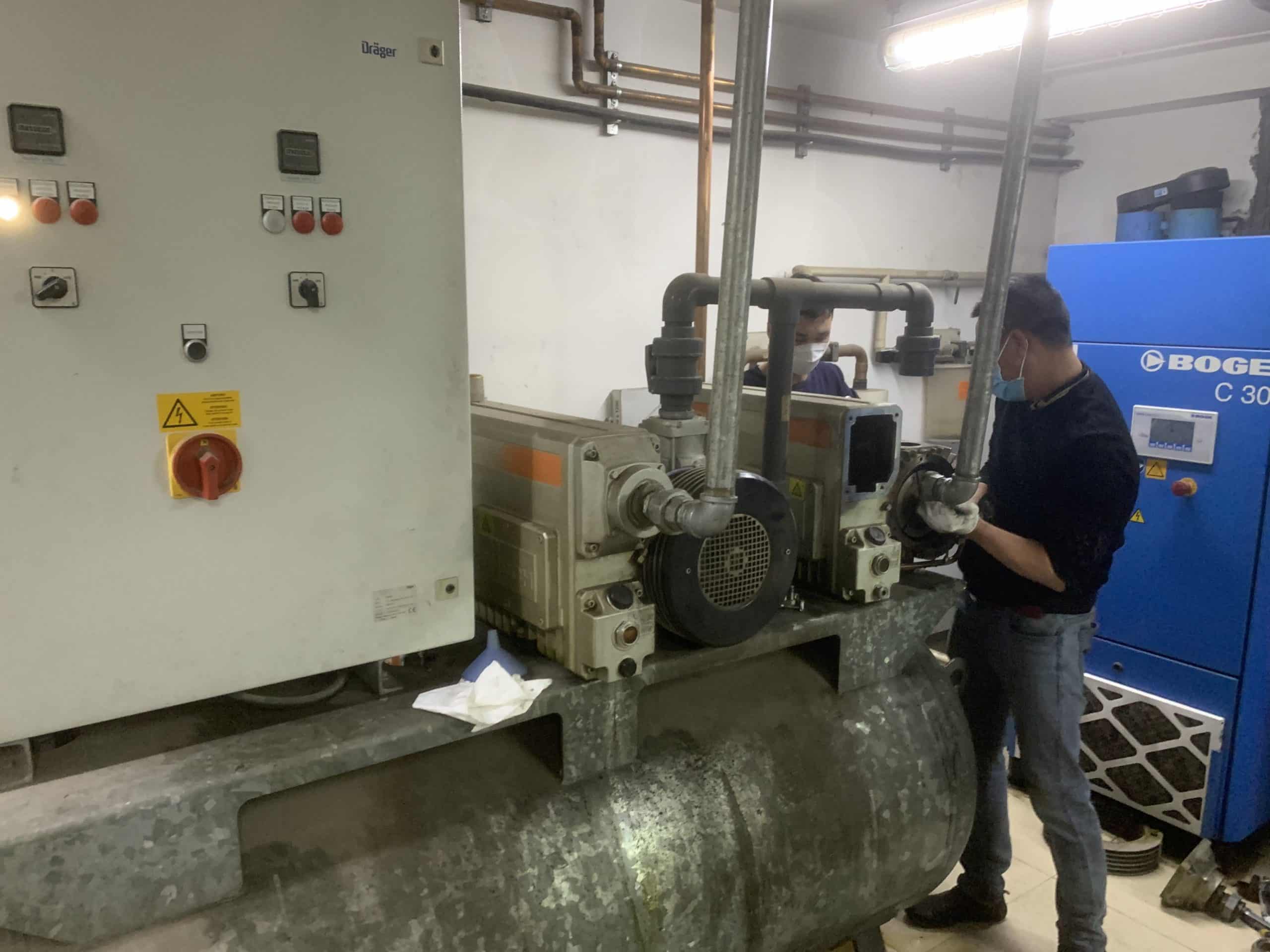 Sửa bơm hút chân không cho bệnh viện Đại Học Y Hà Nội 