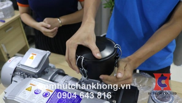 Gạt lẫy giữ lọc khí máy bơm chân không